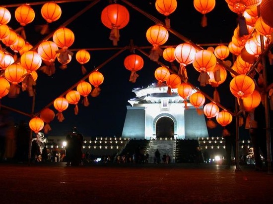 Lantern Festival night in front of the Chiang Kaishek Memorial Hall in 
