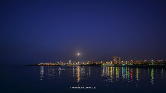 Harvest Moon on September 19, 2013 over Kuwait, via EarthSky Facebookfriend Abdulmajeed Alshatti.  Thank you!