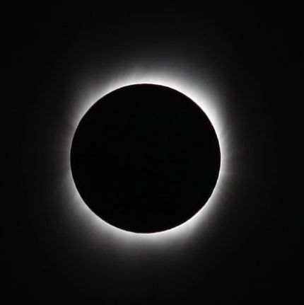 http://en.es-static.us/upl/2013/11/eclipse-solar-total-7-22-2009-Lutfar-Rahman-Nirjhar-from-Bangladesh.jpg
