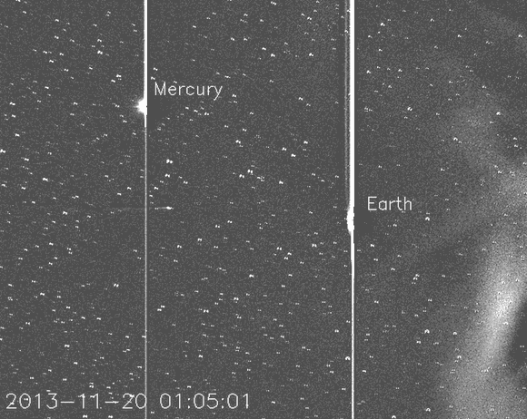 Komet ISON (lebih terang) dan komet Encke pada rentang waktu 19-22 November 2013, terlihat memasuki badai matahari. (Karl Battams/NRL/NASA-CIOC/earthsky.org)