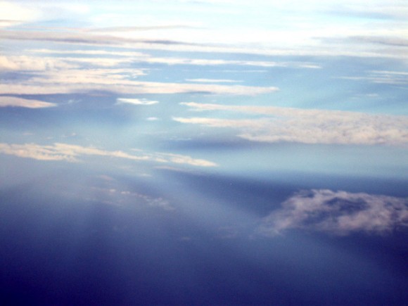 Anticrepuscular rays over the Pacific, viewed from an aircraft. Photo by Geoffrey A. Landis, September 11, 2007, via Wikimedia Commons.