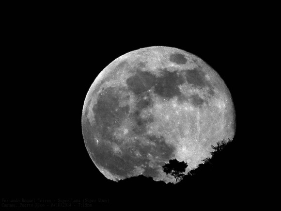 August 10 supermoon from Puerto Rico by Fernando Roquel Torres.