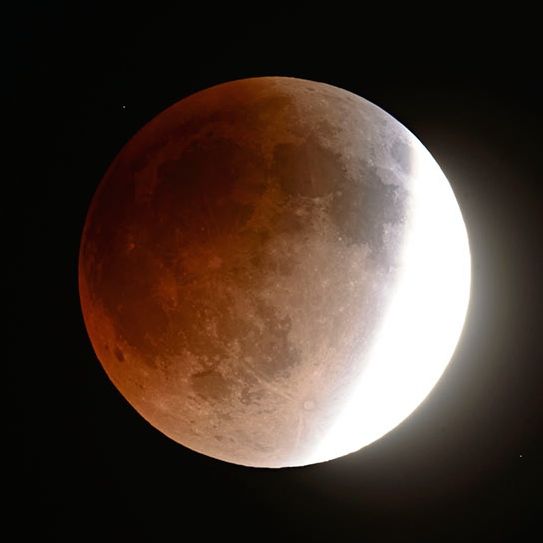 View larger. |  Deep colors in the umbral shadow are revealed in a long exposure 15 minutes before the total phase of the April 14-15, 2014 eclipse begins.  Photo by Fred Espenak.