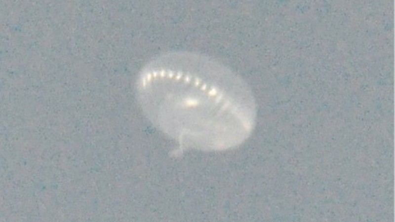 An apparent static bright dot that was visible in daylight, was later confirmed to be a globe. A view using a telescope revealed it was this globe from Google's Project Loon. Image via Eddie Irizarry.