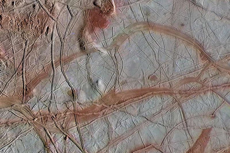 Europa's cracked surface close-up. Very many interlaced lines.