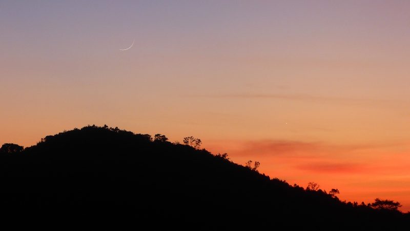 Slender old moon and Mercury at dawn December 25, 2019.